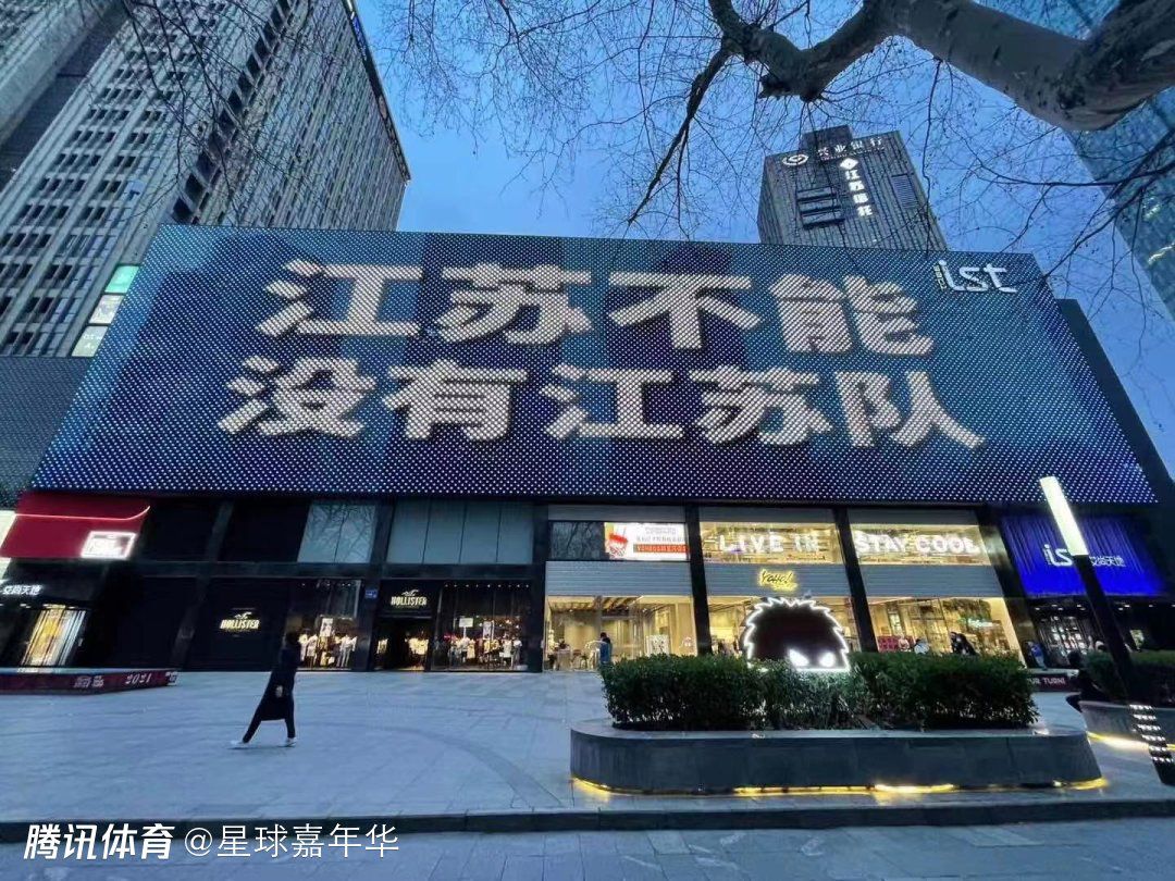 但在他伤缺后，米兰只能依靠克亚尔顶上去了。